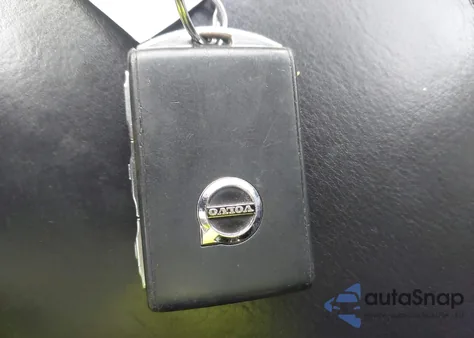 2017 Volvo Xc90 T6 Momentum z USA, uszkodzony, nr VIN YV4A22PKXH1177174